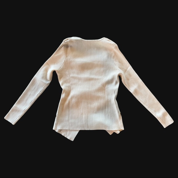 🆕 The Damzellah Button Accent Sweater - Picture 8 of 10